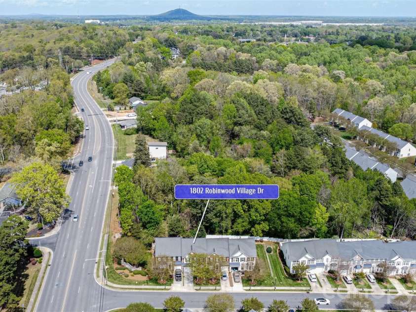 1802 Robinwood Village Drive, Gastonia, NC 28054.  MLS# CAR4382880, YatesRealty ID 36445. 