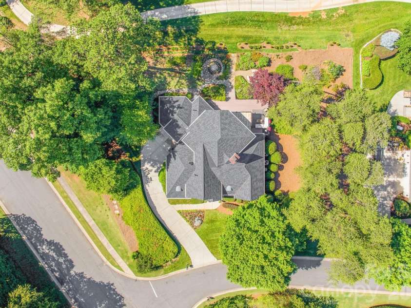 18330 Scotscraig Lane, Cornelius, NC 28031.  MLS# CAR4395358, YatesRealty ID 36447. 