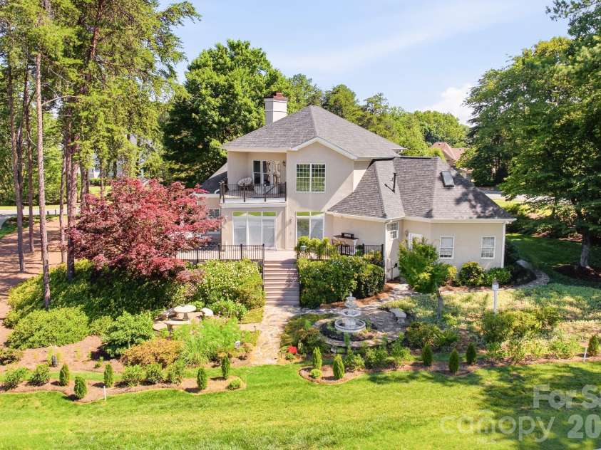 18330 Scotscraig Lane, Cornelius, NC 28031.  MLS# CAR4395358, YatesRealty ID 36447. 