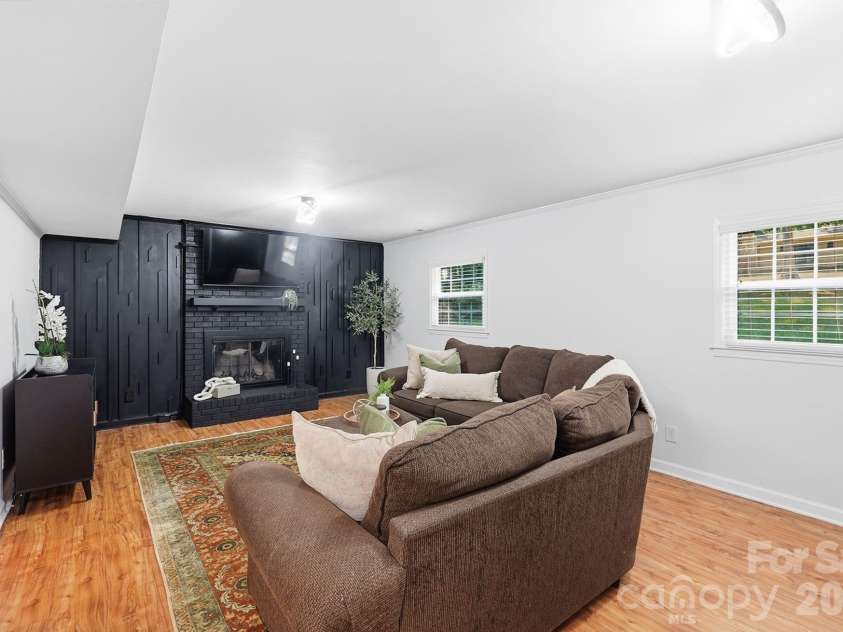 4515 Easthaven Drive, Charlotte, NC 28212.  MLS# CAR4400459, YatesRealty ID 36449. Den