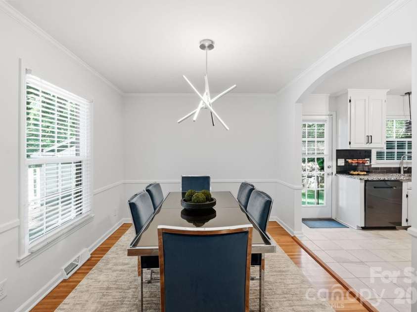 4515 Easthaven Drive, Charlotte, NC 28212.  MLS# CAR4400459, YatesRealty ID 36449. Dining Room