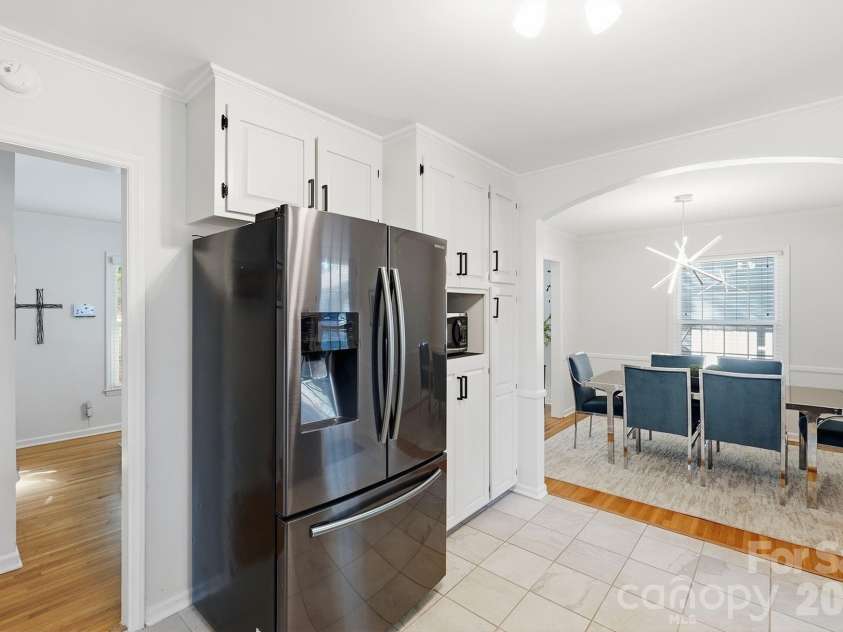 4515 Easthaven Drive, Charlotte, NC 28212.  MLS# CAR4400459, YatesRealty ID 36449. Kitchen