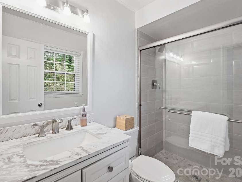 4515 Easthaven Drive, Charlotte, NC 28212.  MLS# CAR4400459, YatesRealty ID 36449. Owner's bathroom