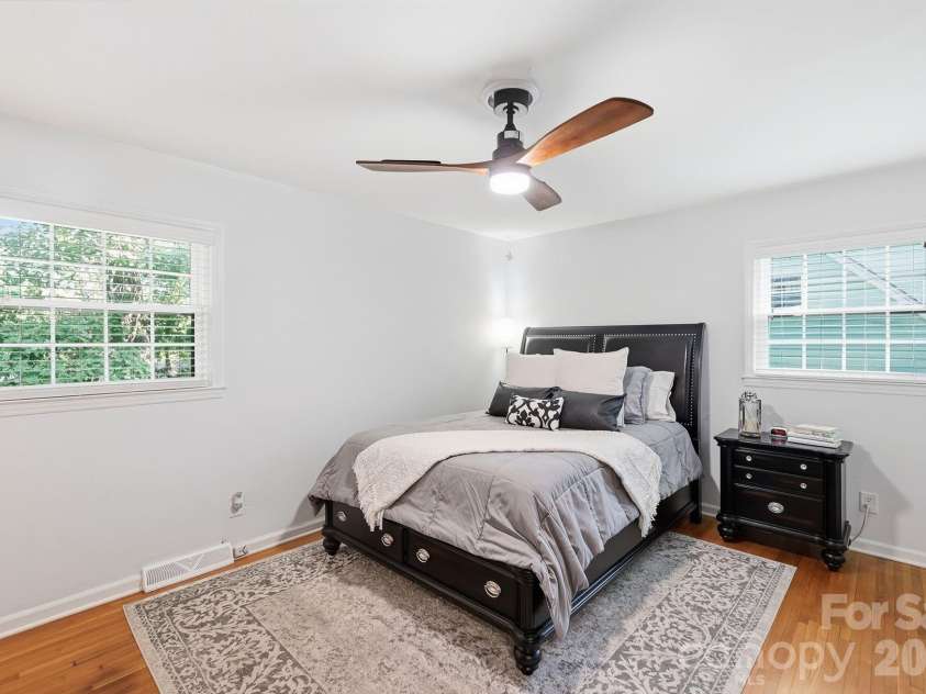 4515 Easthaven Drive, Charlotte, NC 28212.  MLS# CAR4400459, YatesRealty ID 36449. Owner's Suite