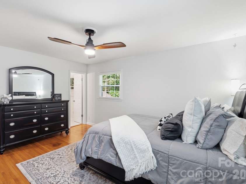 4515 Easthaven Drive, Charlotte, NC 28212.  MLS# CAR4400459, YatesRealty ID 36449. Owner's Suite