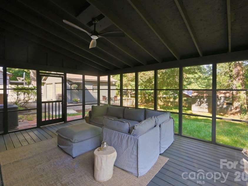 4515 Easthaven Drive, Charlotte, NC 28212.  MLS# CAR4400459, YatesRealty ID 36449. Sunroom