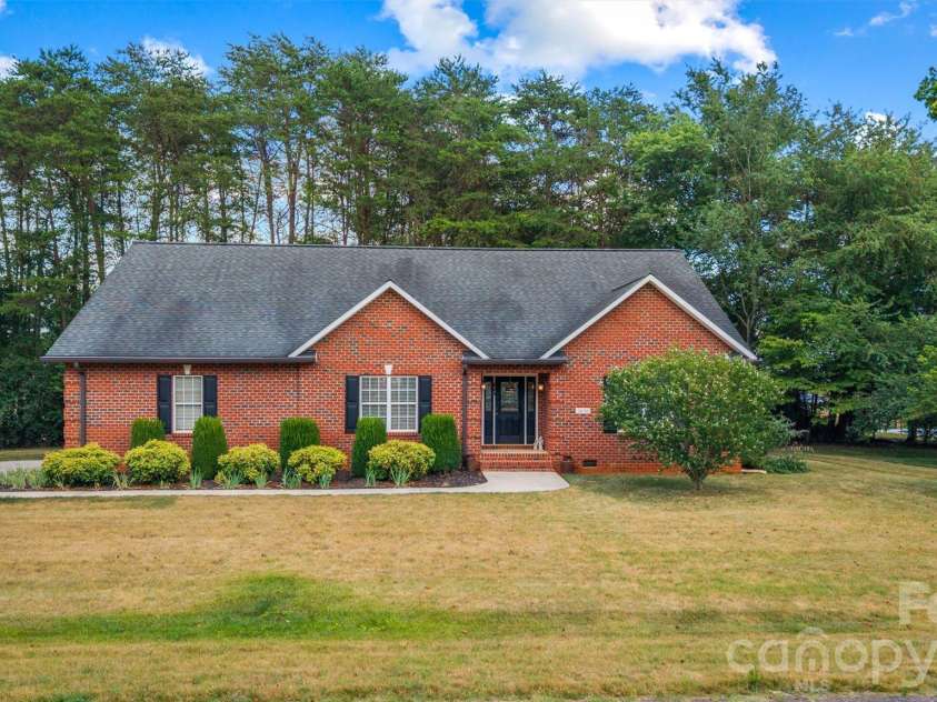 3656 Woodgreen Drive, Lincolnton, NC 28092.  MLS# CAR4403156, YatesRealty ID 36451. Focused Front View