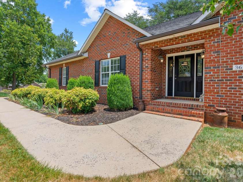 3656 Woodgreen Drive, Lincolnton, NC 28092.  MLS# CAR4403156, YatesRealty ID 36451. Focused Front Walk/Entry View