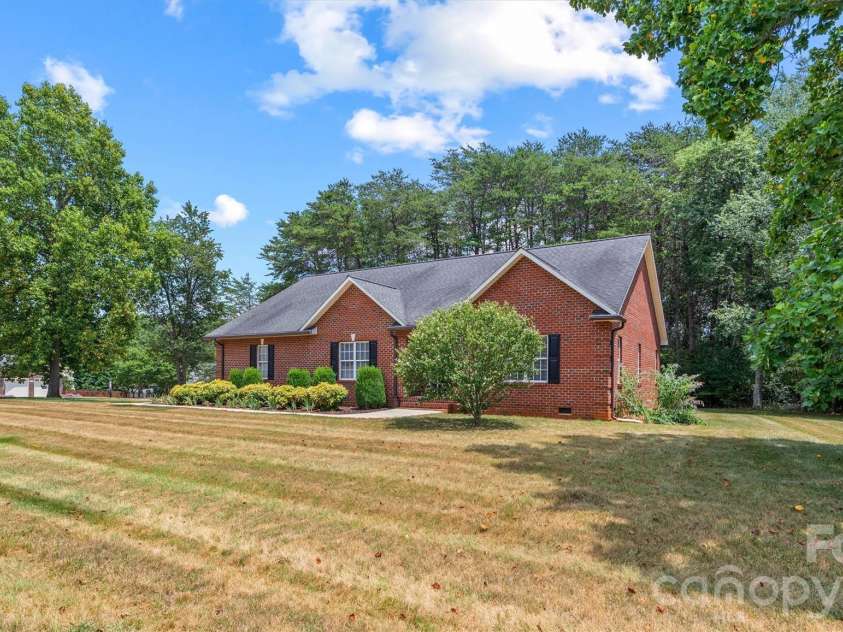 3656 Woodgreen Drive, Lincolnton, NC 28092.  MLS# CAR4403156, YatesRealty ID 36451. Focused Side View