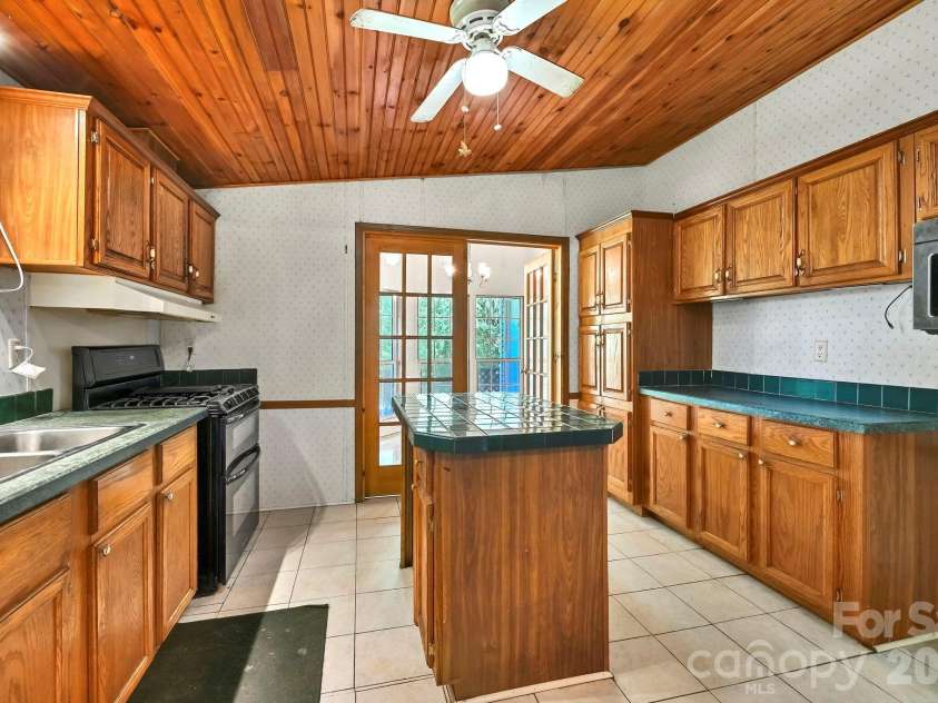 284 Paul Gosnell Road, Marshall, NC 28753.  MLS# CAR4400668, YatesRealty ID 36452. Kitchen