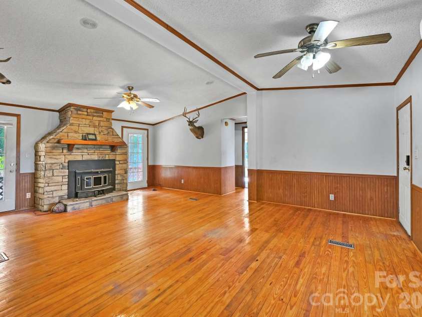 284 Paul Gosnell Road, Marshall, NC 28753.  MLS# CAR4400668, YatesRealty ID 36452. Living Room