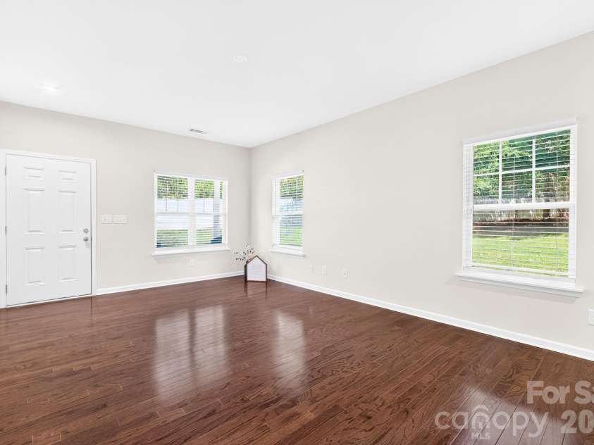 13505 Browhill Lane, Charlotte, NC 28278.  MLS# CAR4399701, YatesRealty ID 36453. 