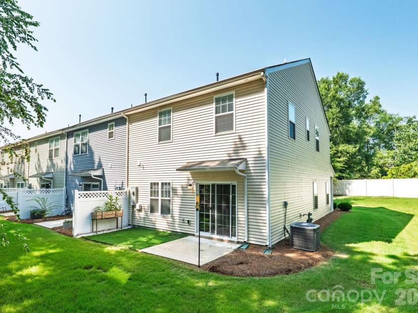 13505 Browhill Lane, Charlotte, NC 28278.  MLS# CAR4399701, YatesRealty ID 36453. 