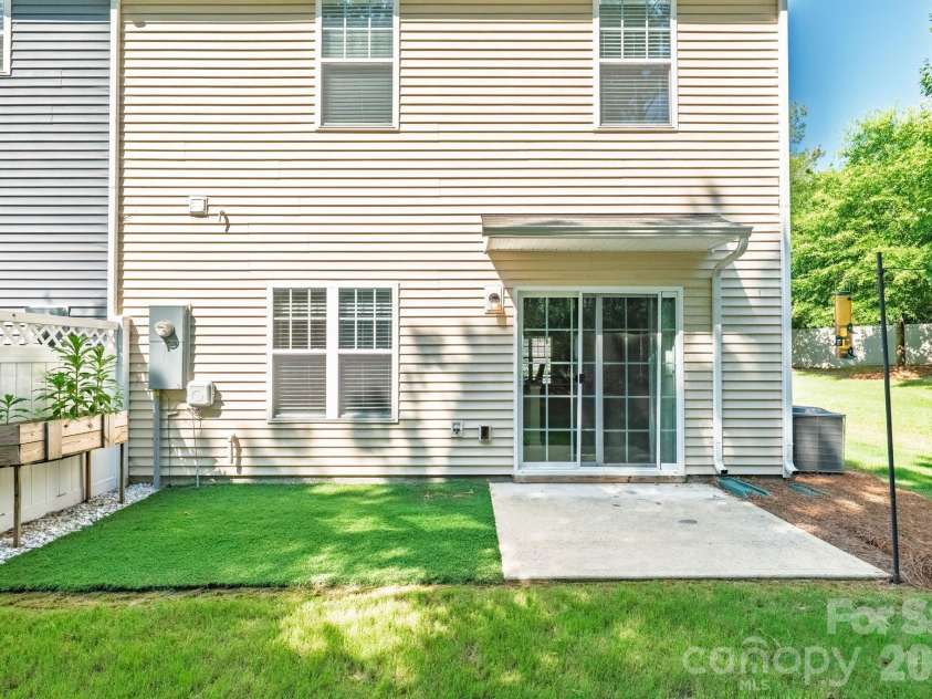 13505 Browhill Lane, Charlotte, NC 28278.  MLS# CAR4399701, YatesRealty ID 36453. 