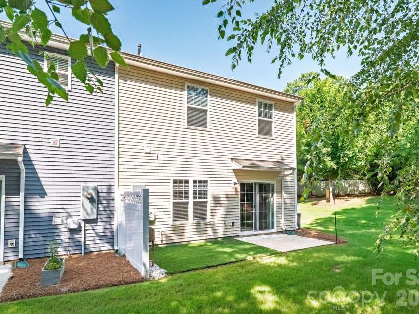 13505 Browhill Lane, Charlotte, NC 28278.  MLS# CAR4399701, YatesRealty ID 36453. 