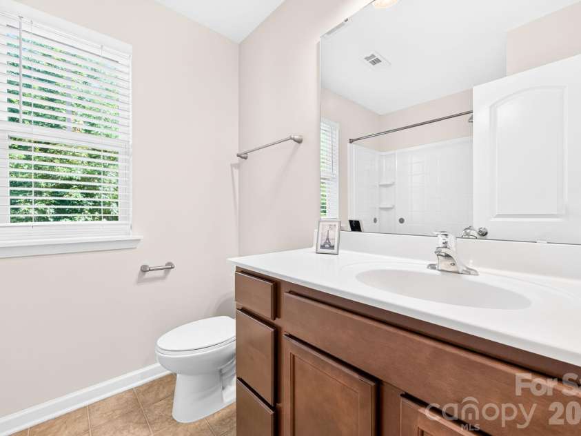 13505 Browhill Lane, Charlotte, NC 28278.  MLS# CAR4399701, YatesRealty ID 36453. Bathroom