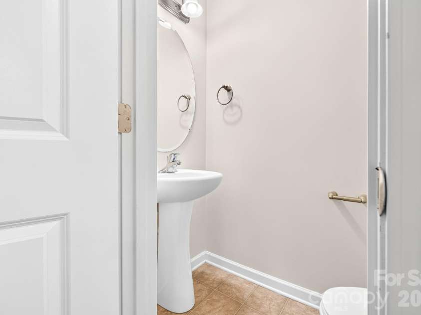 13505 Browhill Lane, Charlotte, NC 28278.  MLS# CAR4399701, YatesRealty ID 36453. Half Bathroom