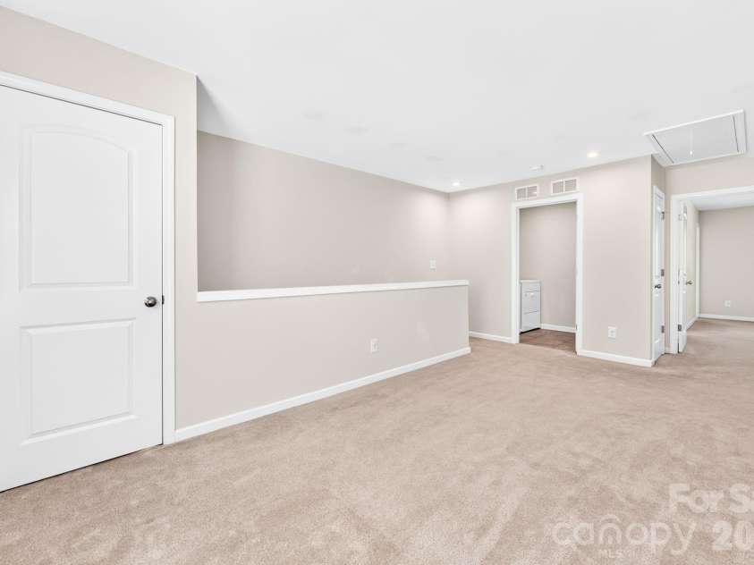 13505 Browhill Lane, Charlotte, NC 28278.  MLS# CAR4399701, YatesRealty ID 36453. Loft