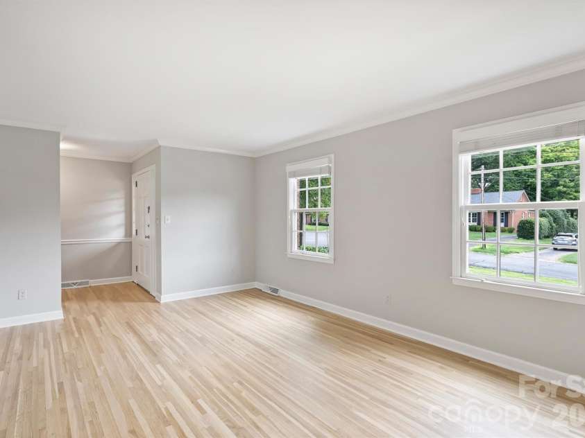 4307 Glenfall Avenue, Charlotte, NC 28210.  MLS# CAR4399697, YatesRealty ID 36454. 
