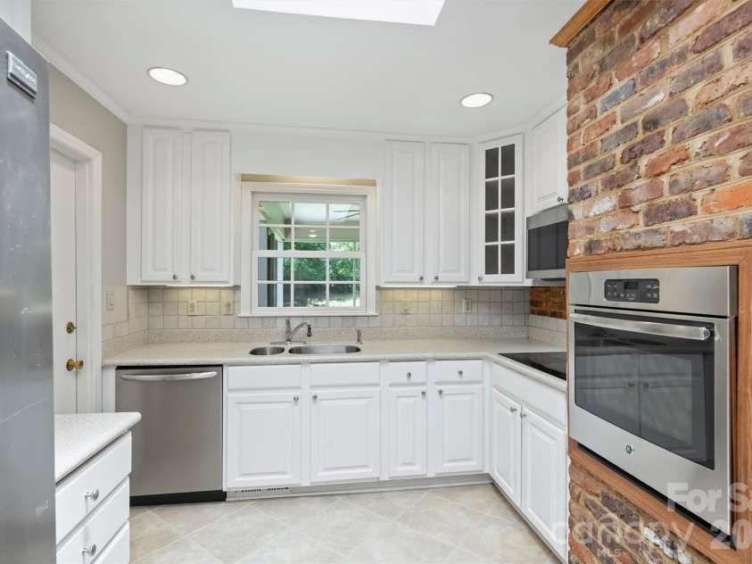 4307 Glenfall Avenue, Charlotte, NC 28210.  MLS# CAR4399697, YatesRealty ID 36454. 