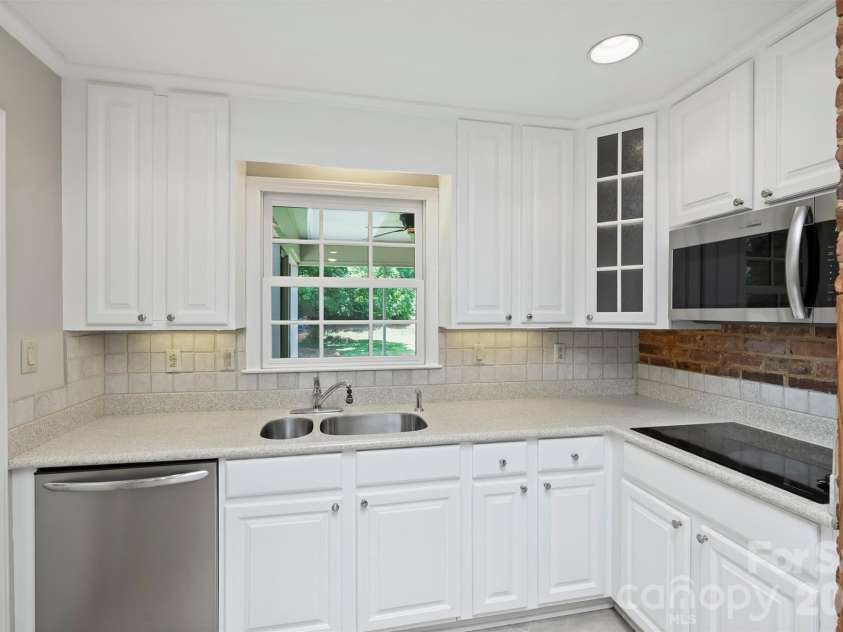 4307 Glenfall Avenue, Charlotte, NC 28210.  MLS# CAR4399697, YatesRealty ID 36454. 