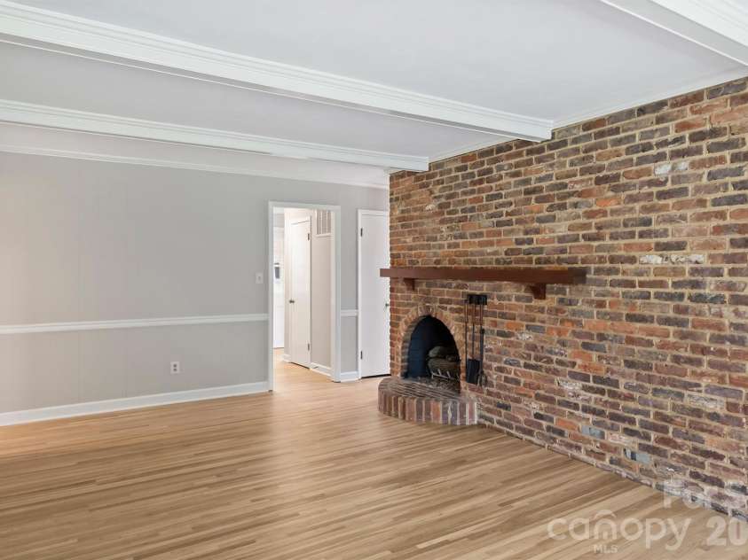 4307 Glenfall Avenue, Charlotte, NC 28210.  MLS# CAR4399697, YatesRealty ID 36454. 