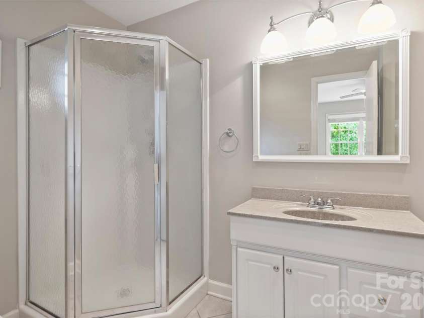 4307 Glenfall Avenue, Charlotte, NC 28210.  MLS# CAR4399697, YatesRealty ID 36454. 