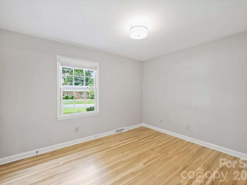 4307 Glenfall Avenue, Charlotte, NC 28210.  MLS# CAR4399697, YatesRealty ID 36454. 