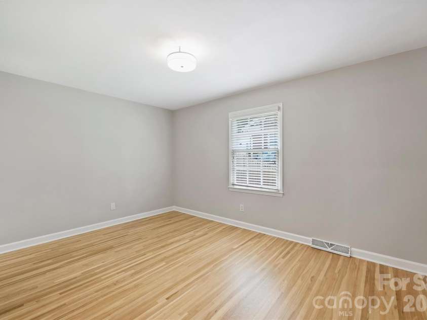 4307 Glenfall Avenue, Charlotte, NC 28210.  MLS# CAR4399697, YatesRealty ID 36454. 