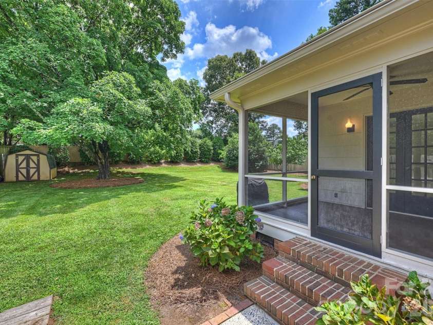 4307 Glenfall Avenue, Charlotte, NC 28210.  MLS# CAR4399697, YatesRealty ID 36454. 