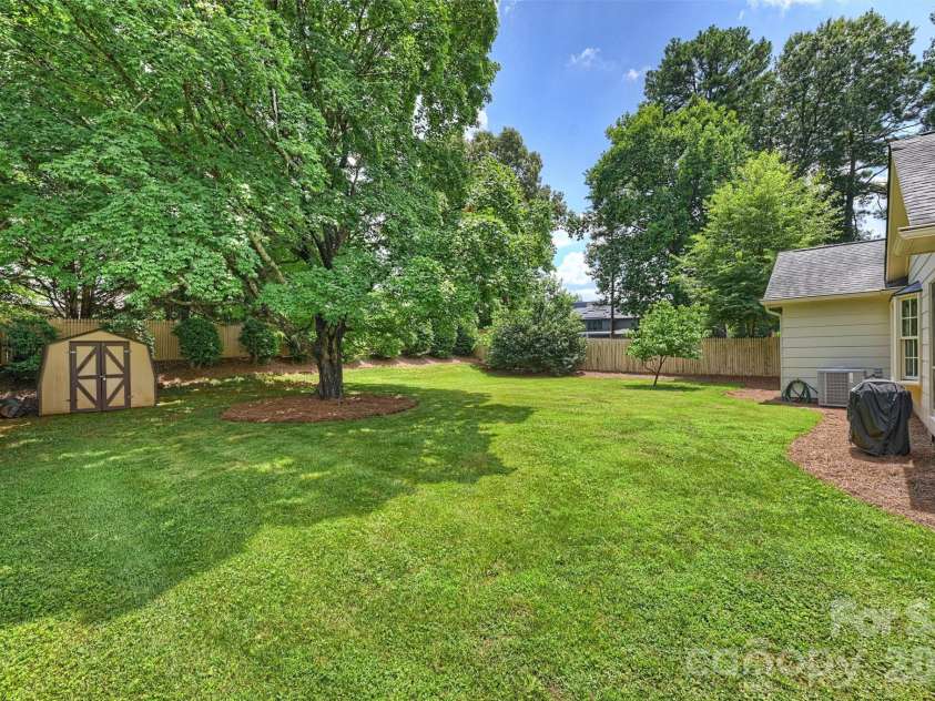 4307 Glenfall Avenue, Charlotte, NC 28210.  MLS# CAR4399697, YatesRealty ID 36454. 