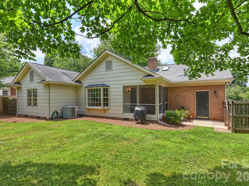 4307 Glenfall Avenue, Charlotte, NC 28210.  MLS# CAR4399697, YatesRealty ID 36454. 