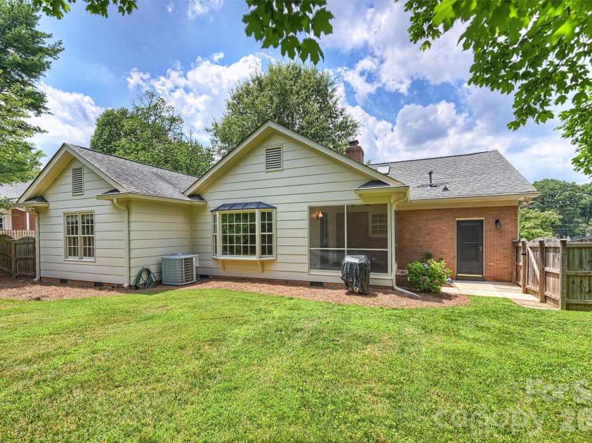 4307 Glenfall Avenue, Charlotte, NC 28210.  MLS# CAR4399697, YatesRealty ID 36454. 