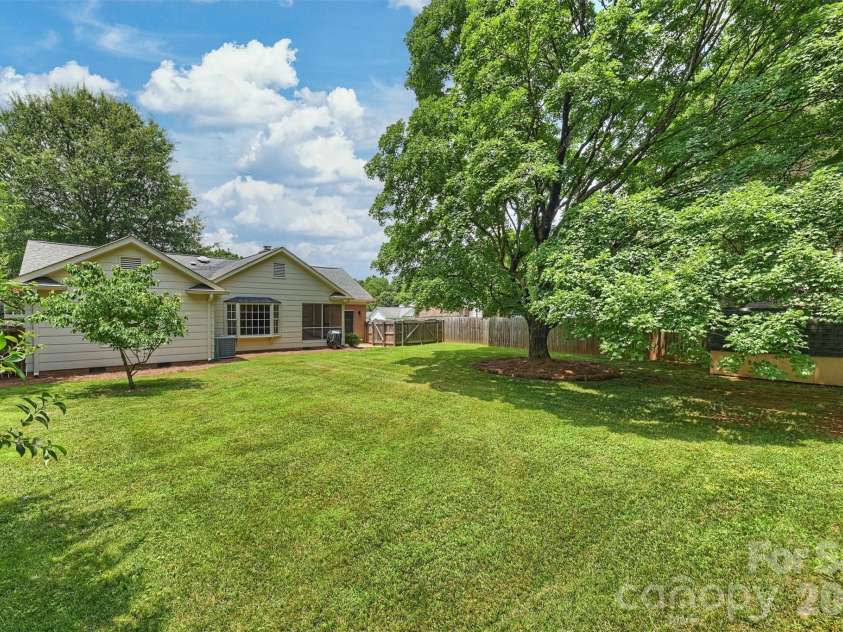 4307 Glenfall Avenue, Charlotte, NC 28210.  MLS# CAR4399697, YatesRealty ID 36454. 
