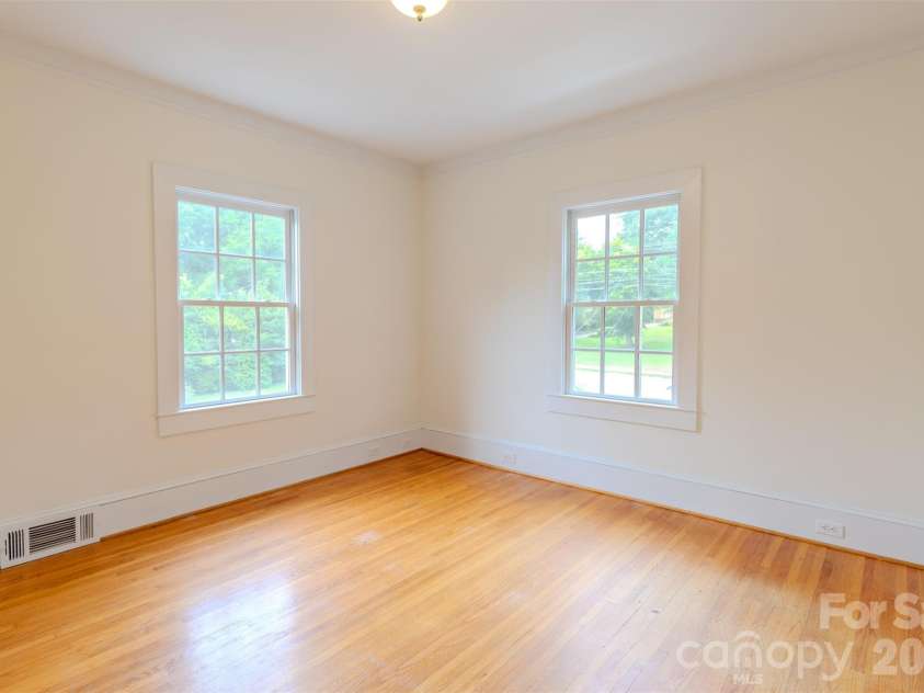 1310 York Road, Gastonia, NC 28052.  MLS# CAR4398155, YatesRealty ID 36455. 