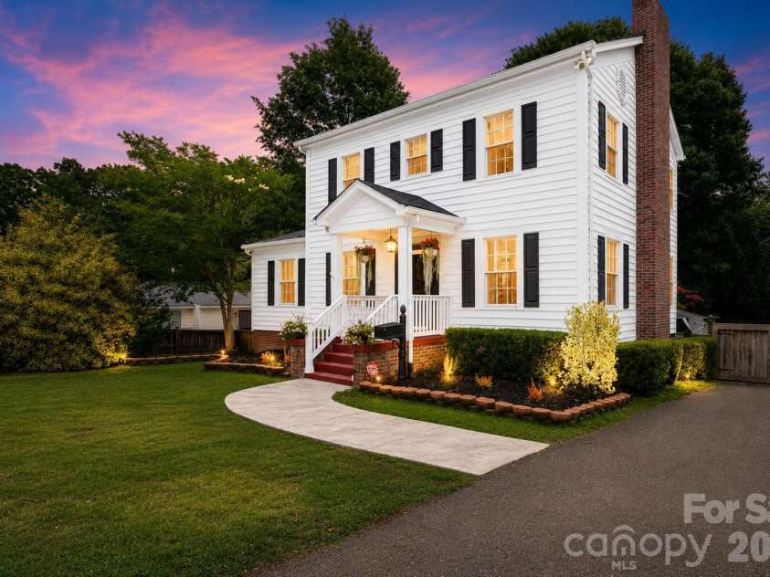 1310 York Road, Gastonia, NC 28052.  MLS# CAR4398155, YatesRealty ID 36455. 