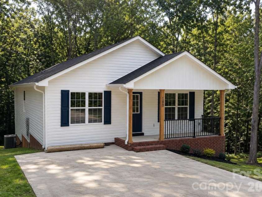 180 May Street, Concord, NC 28025.  MLS# CAR4396949, YatesRealty ID 36456. 