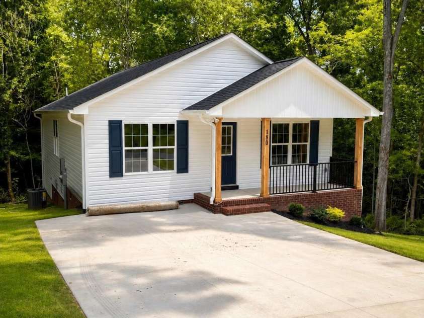 180 May Street, Concord, NC 28025.  MLS# CAR4396949, YatesRealty ID 36456. 