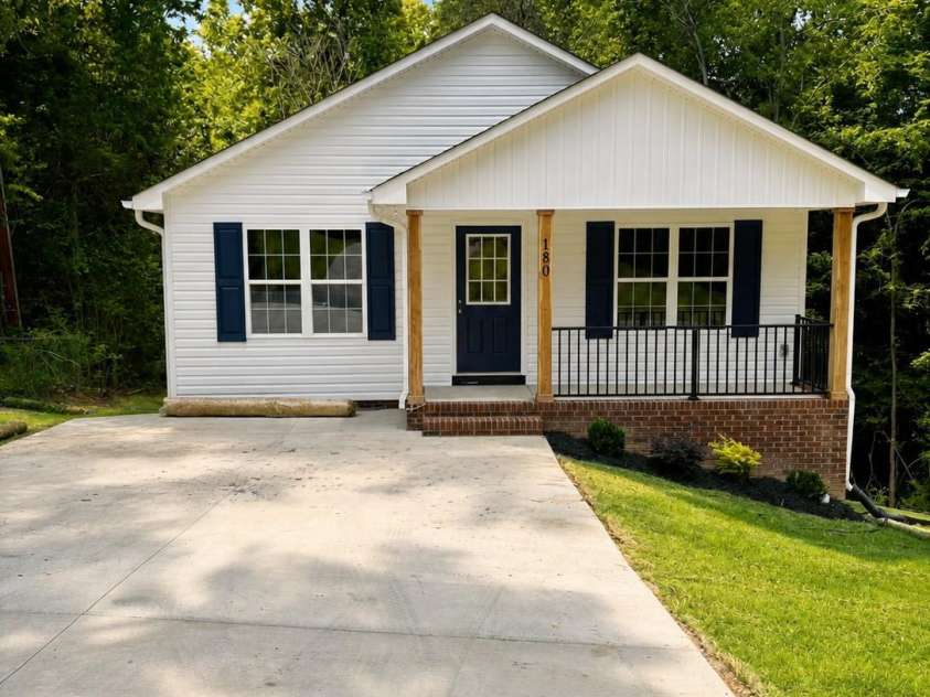180 May Street, Concord, NC 28025.  MLS# CAR4396949, YatesRealty ID 36456. 