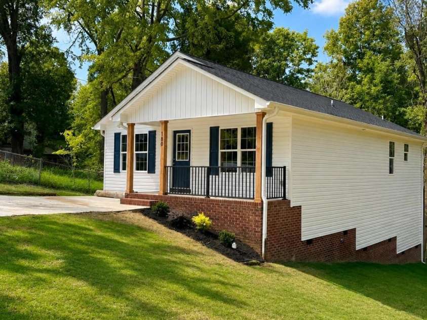 180 May Street, Concord, NC 28025.  MLS# CAR4396949, YatesRealty ID 36456. 