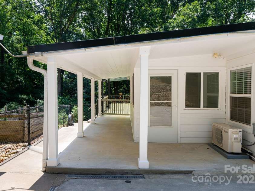 21 Westridge Drive, Asheville, NC 28803.  MLS# CAR4227775, YatesRealty ID 3646. 