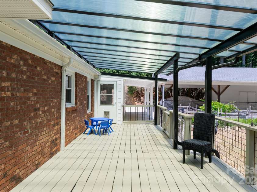 21 Westridge Drive, Asheville, NC 28803.  MLS# CAR4227775, YatesRealty ID 3646. 