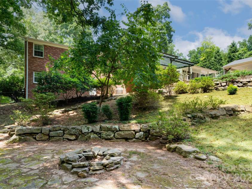 21 Westridge Drive, Asheville, NC 28803.  MLS# CAR4227775, YatesRealty ID 3646. Back Yard Fire Pit
