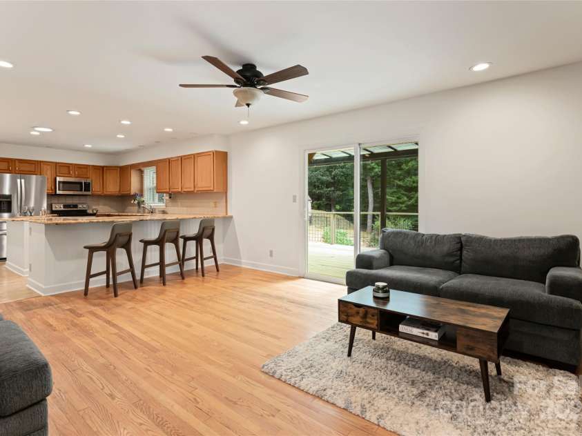 21 Westridge Drive, Asheville, NC 28803.  MLS# CAR4227775, YatesRealty ID 3646. Family Room