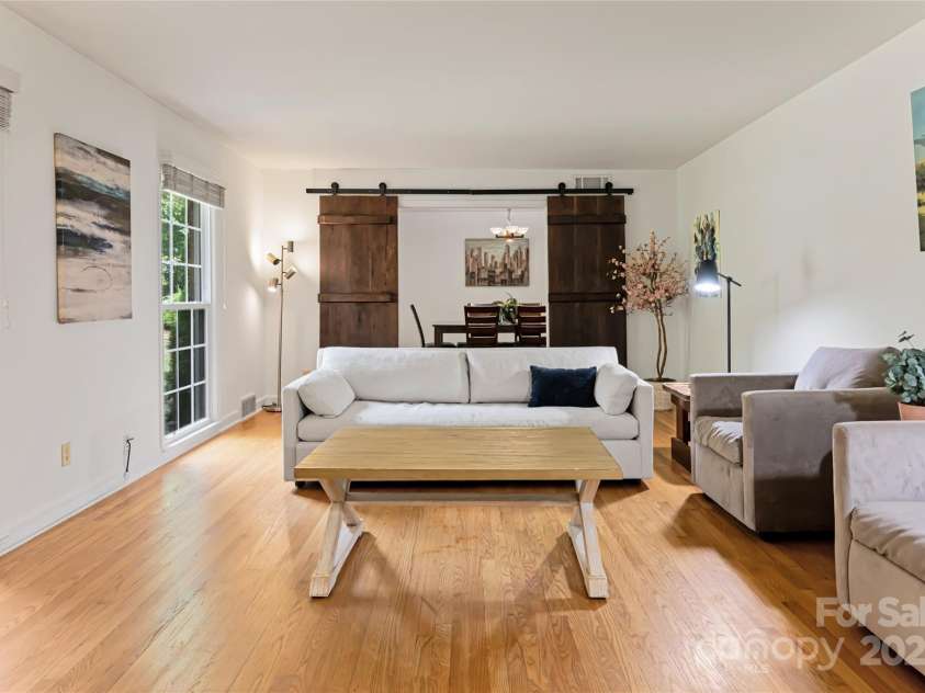 21 Westridge Drive, Asheville, NC 28803.  MLS# CAR4227775, YatesRealty ID 3646. Living Room