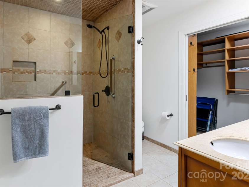 21 Westridge Drive, Asheville, NC 28803.  MLS# CAR4227775, YatesRealty ID 3646. Primary Bathroom