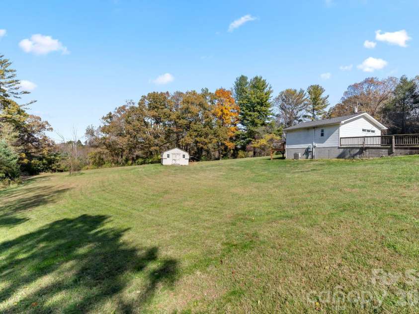 24 Ian River Drive, Asheville, NC 28806.  MLS# CAR4316888, YatesRealty ID 3646. 