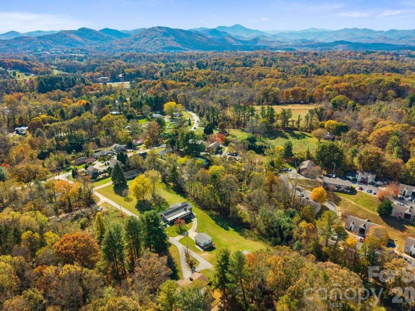 24 Ian River Drive, Asheville, NC 28806.  MLS# CAR4316888, YatesRealty ID 3646. 