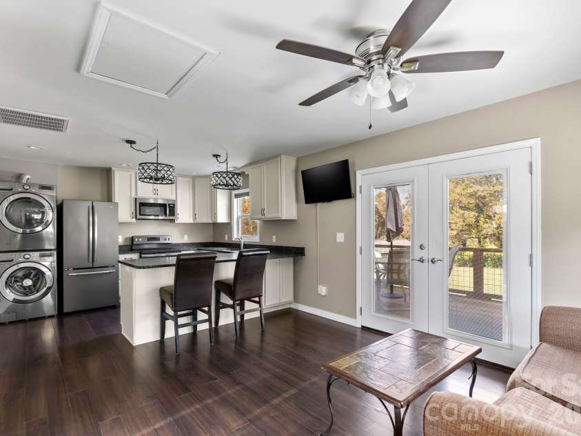 24 Ian River Drive, Asheville, NC 28806.  MLS# CAR4316888, YatesRealty ID 3646. 