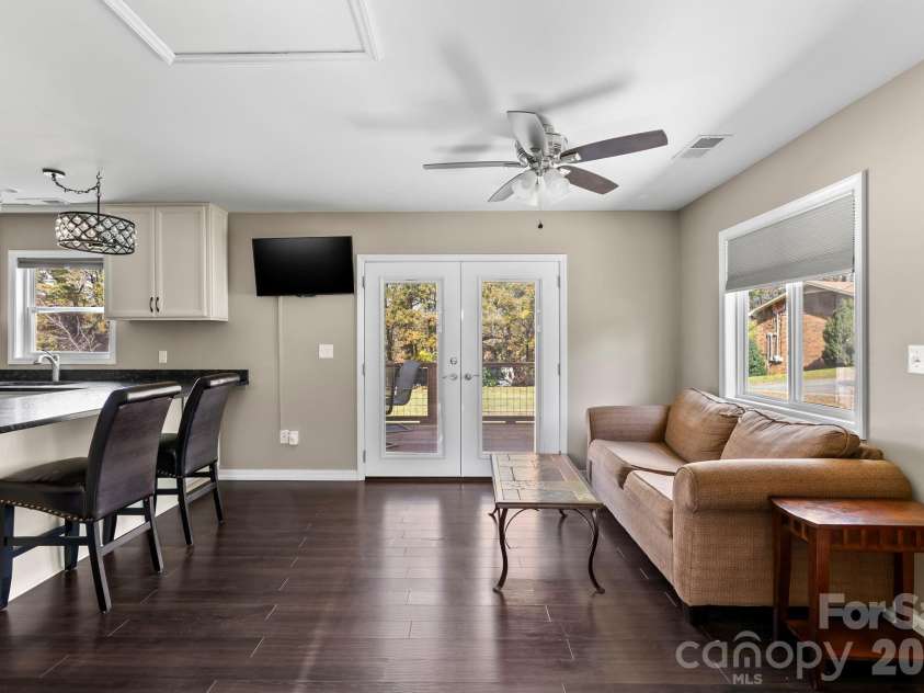 24 Ian River Drive, Asheville, NC 28806.  MLS# CAR4316888, YatesRealty ID 3646. 